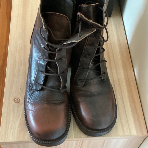 L’Intervalle Leather Boots 38 - Picture 2 of 2